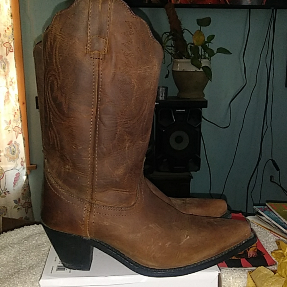 Boots - Picture 4 of 8